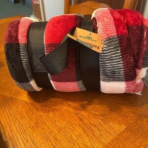 Northeast Outfitters Sherpa Blanket